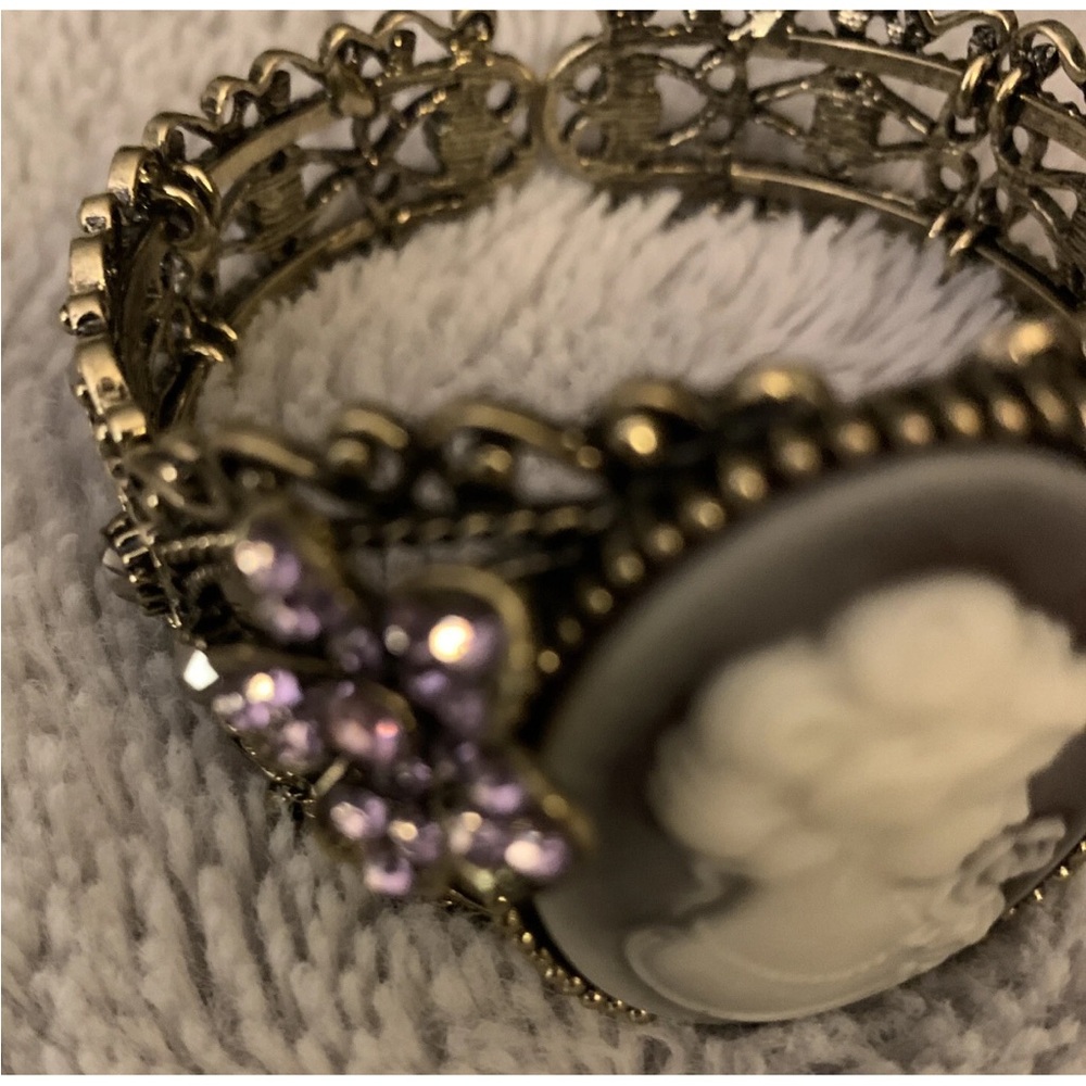 Vintage Cameo Bracelet with Purple Accents - Picture 3 of 4